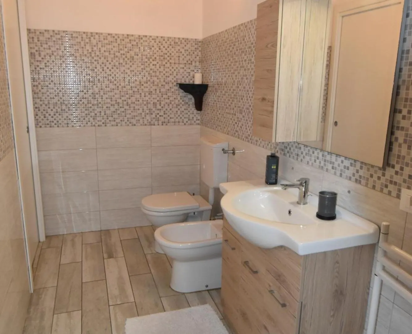 Adria Bnb 0*,