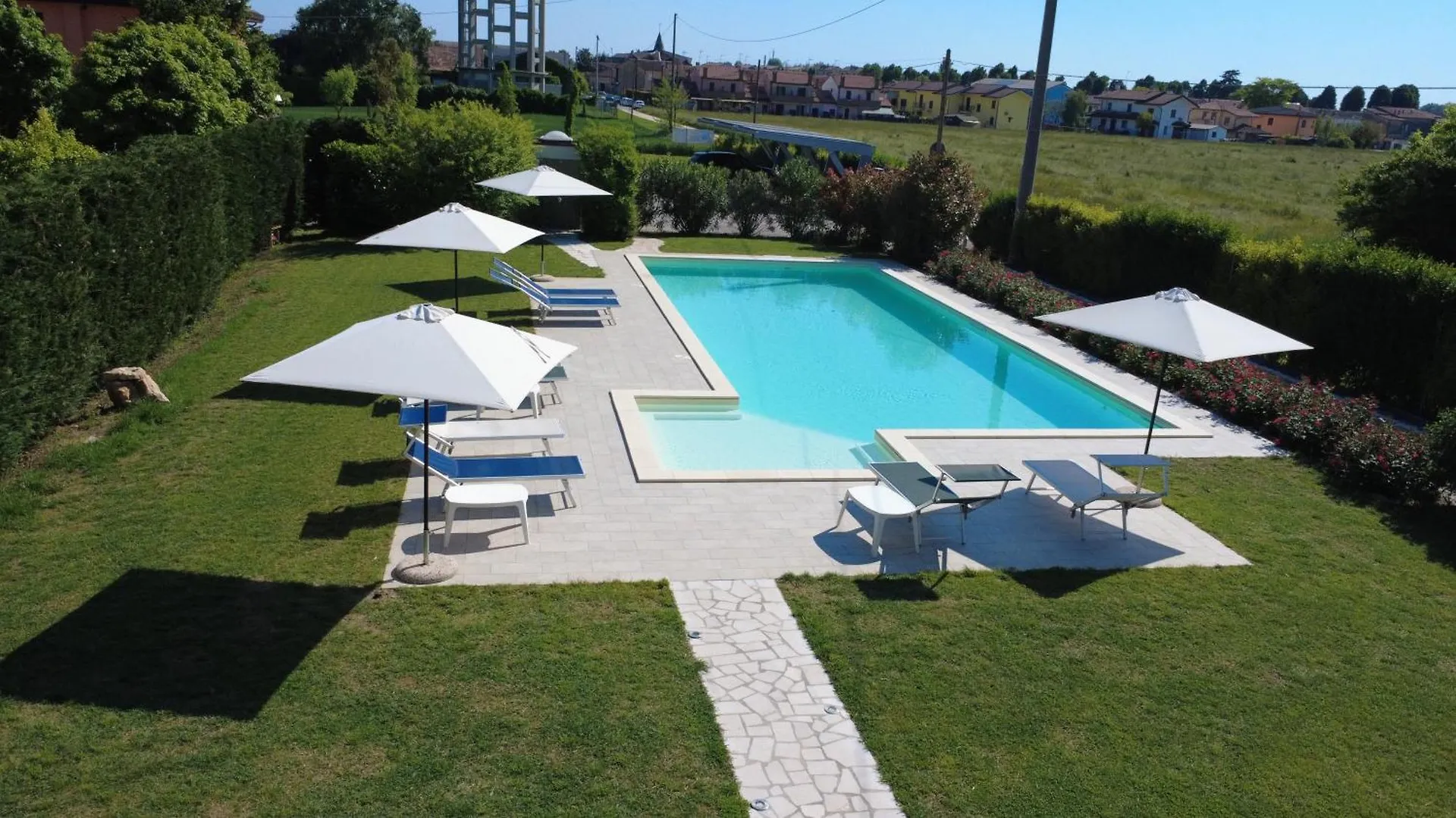 Adria Bnb 0*,